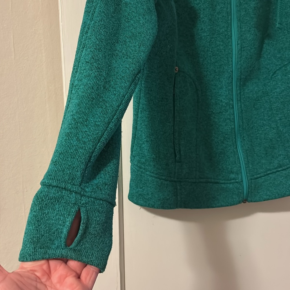Green Full-Zip Jacket with thumb holes ~ great ski layer - Picture 4 of 5